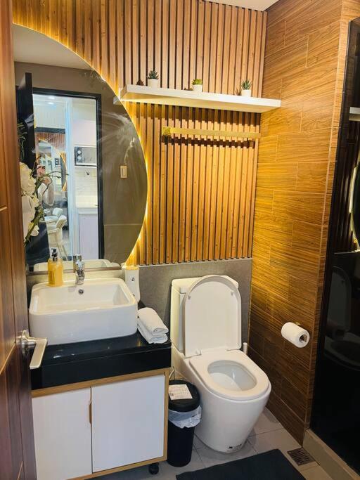 Marias Suite Near Manila Bay Free Use Of Pool Exterior photo
