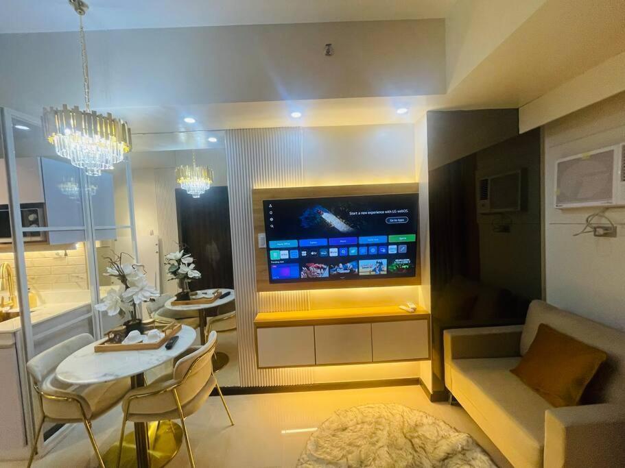 Marias Suite Near Manila Bay Free Use Of Pool Exterior photo