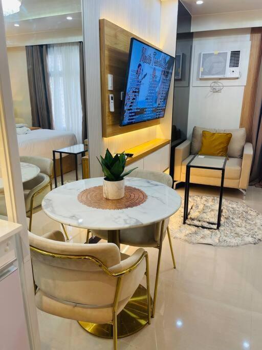 Marias Suite Near Manila Bay Free Use Of Pool Exterior photo